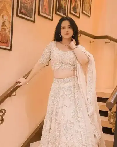 Escort Manuguru